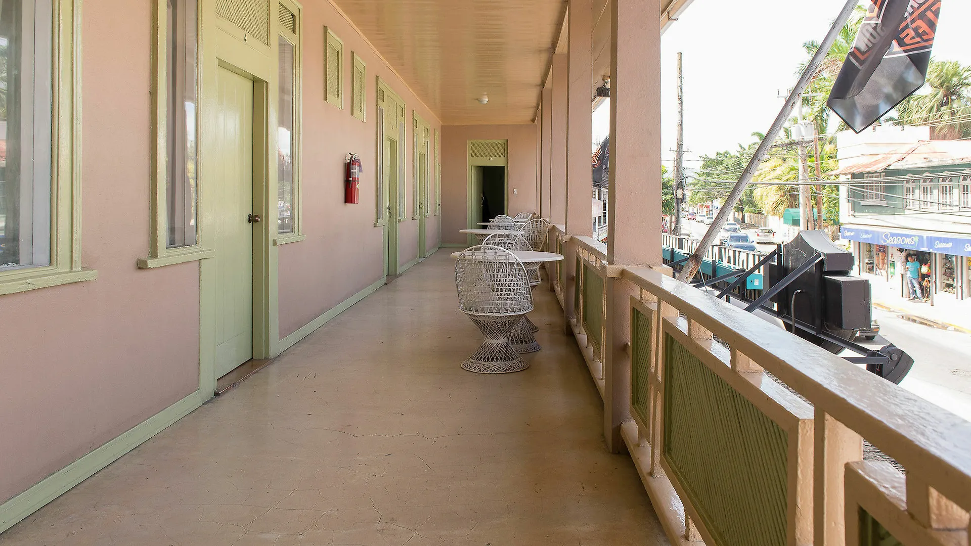 Rooms On The Hip Strip - מונטגו ביי