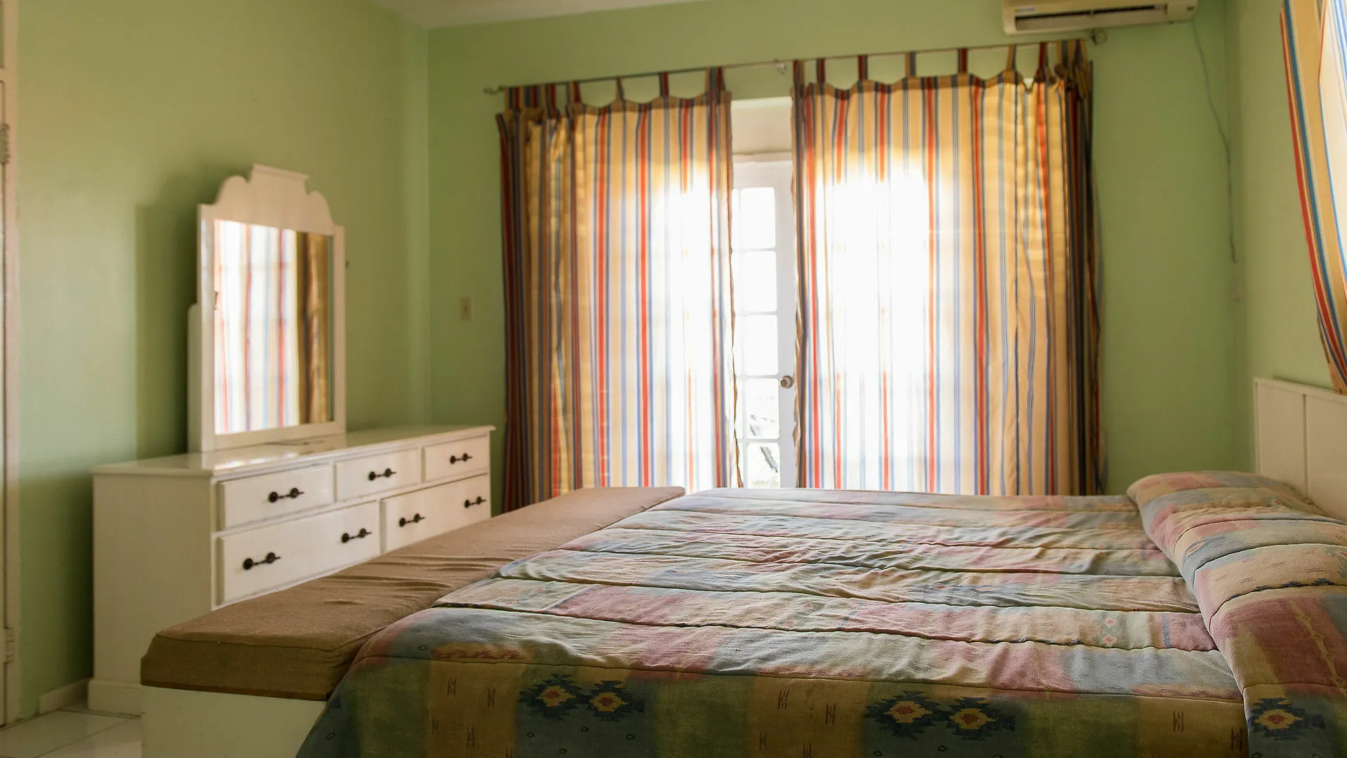 Rooms On The Hip Strip - مونتيغو باي شقة