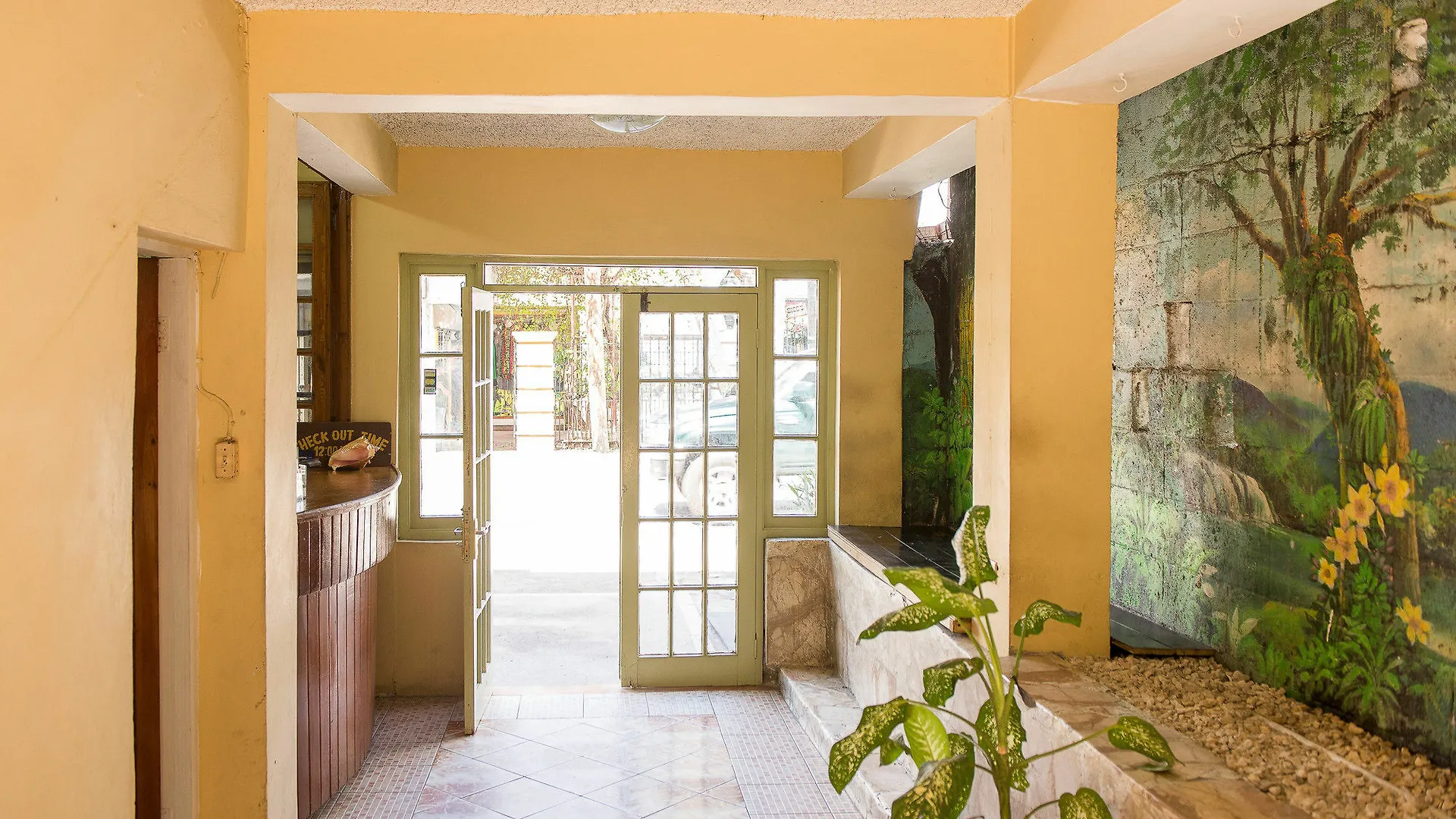 Rooms On The Hip Strip - مونتيغو باي جامايكا